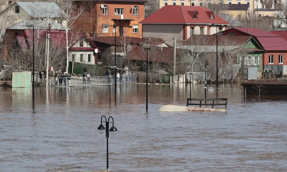 Ρωσία: Προειδοποιήσεις για διαρροή ραδιενέργειας σε ποταμό - Νερά πλημμυρών πηγαίνουν προς ορυχείο ουρανίου (Βίντεο)